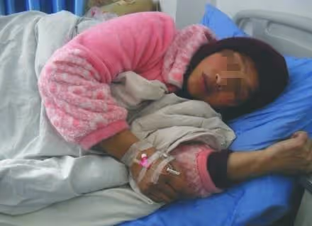 女兒不顧阻攔遠嫁!聽說她「生了二胎」我趕去看望 打開門後「看見屋內場景」我轉頭報警