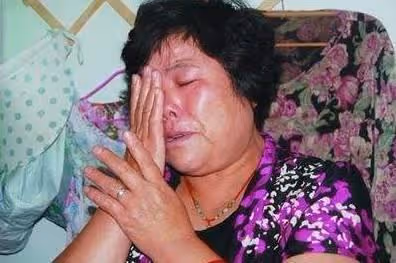 女兒不顧阻攔遠嫁!聽說她「生了二胎」我趕去看望 打開門後「看見屋內場景」我轉頭報警