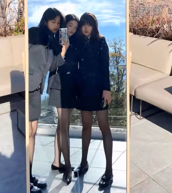 李嫣穿露肩裙出席酒會,戴耳環風格優雅,像一位古典公主