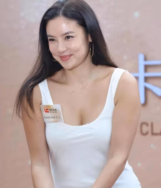 45歲林嘉欣變胖了,離婚半年和樂基兒一樣,成了大碼美女