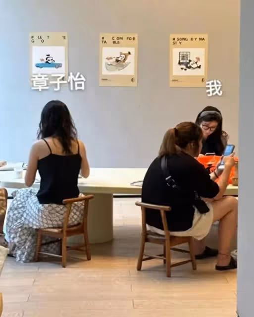 章子怡穿弔帶裙臂膀肩厚,身材不好也不掩飾,反而感嘆真實接地氣
