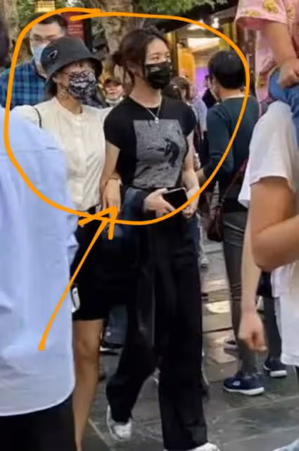 章子怡穿弔帶裙臂膀肩厚,身材不好也不掩飾,反而感嘆真實接地氣