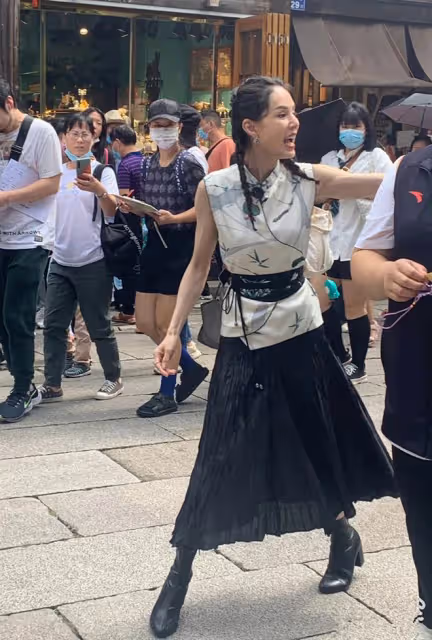 終於看到李若彤真實樣,57歲素顏滄桑坑窪,很多普通人都沒這麼老