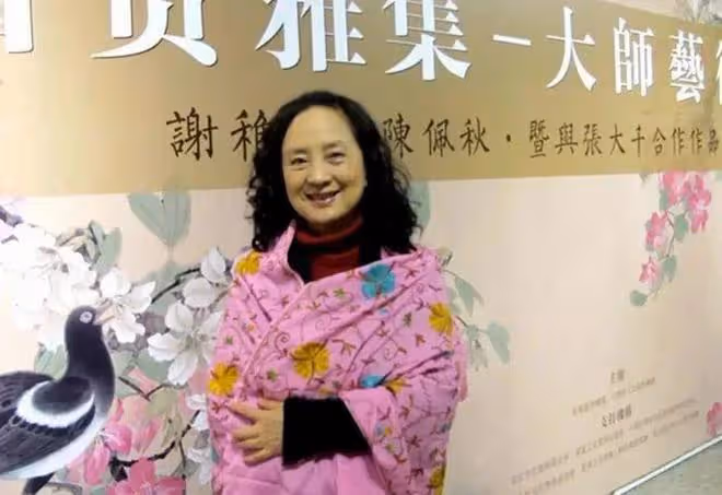 張金玲比王馥荔僅小1歲如兩代人!一個漂亮阿姨,一個發量堪憂!