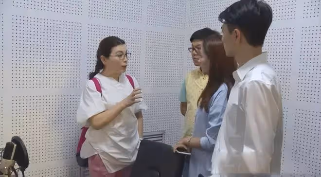 前央視主播李瑞英,退休後素顏變樣,但氣質優雅,老態真實不扮嫩