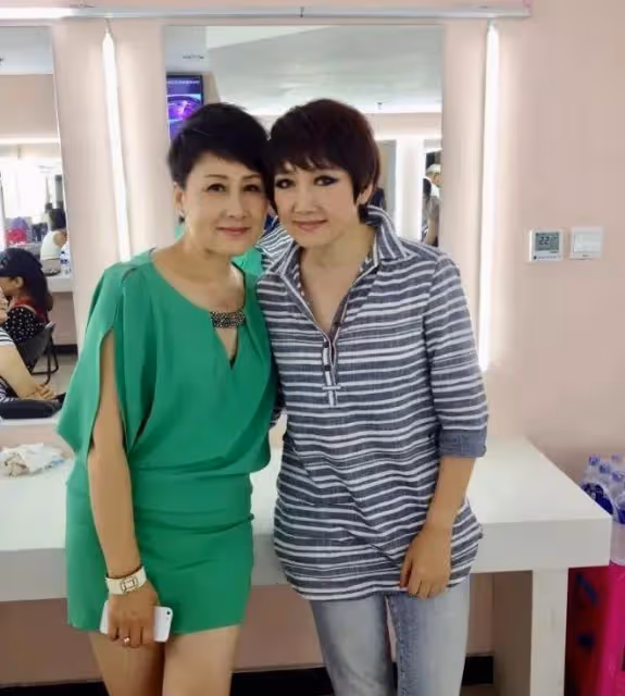 62歲成方圓變化太大,瘦骨嶙峋老得認不出,小2歲張凱麗還在扮嫩