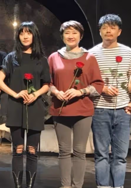 62歲成方圓變化太大,瘦骨嶙峋老得認不出,小2歲張凱麗還在扮嫩