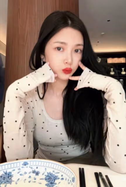 杜淳老婆自信公開全素顏，黑眼圈眼袋明顯，皮膚超好無皺紋