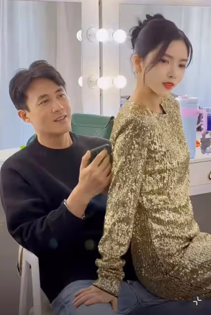 杜淳老婆自信公開全素顏，黑眼圈眼袋明顯，皮膚超好無皺紋
