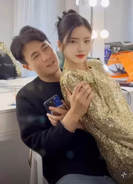 杜淳老婆自信公開全素顏，黑眼圈眼袋明顯，皮膚超好無皺紋