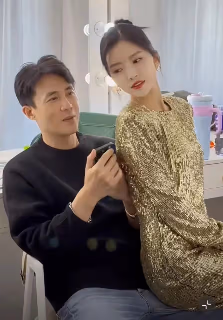 杜淳老婆自信公開全素顏，黑眼圈眼袋明顯，皮膚超好無皺紋