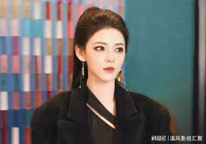 浪姐5：張予曦香檳弔帶裙出圈，美成人形手辦，被譽為天選溫以凡