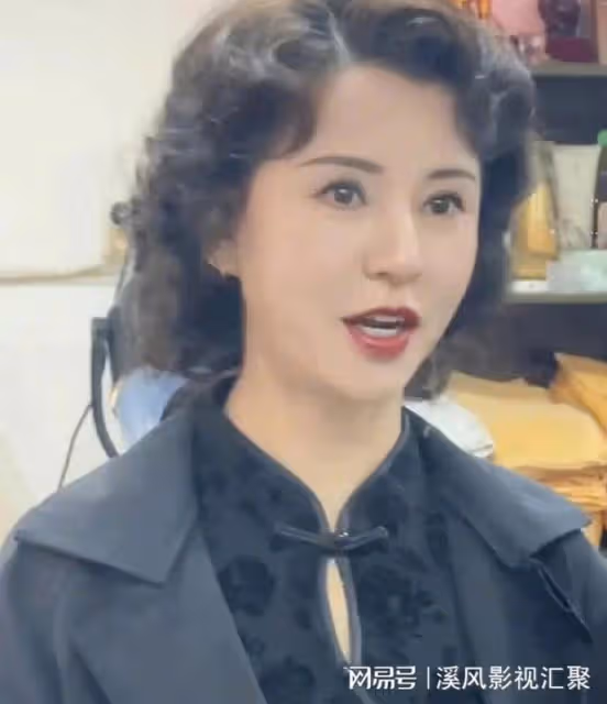 浪姐5：張予曦香檳弔帶裙出圈，美成人形手辦，被譽為天選溫以凡