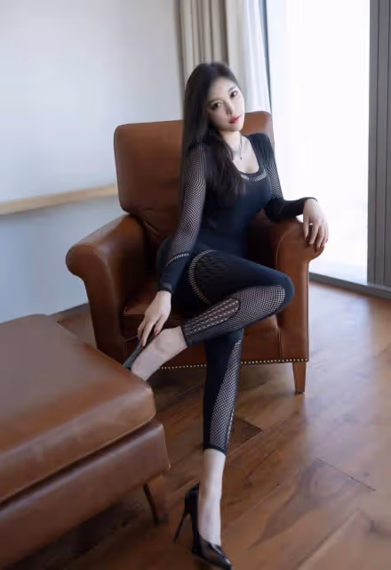 深色系瑜伽穿搭,低調優雅,展現完美身材