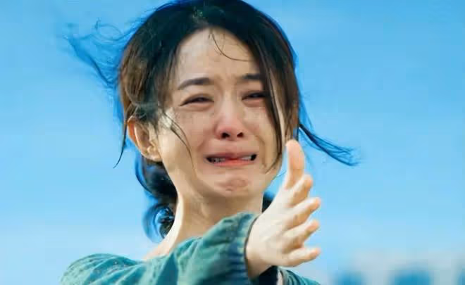 香港這一夜，36歲趙麗穎獲獎，徹底拉開了和其他85花們的距離