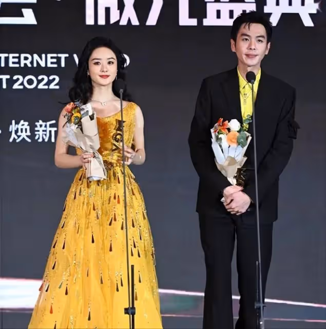 香港這一夜，36歲趙麗穎獲獎，徹底拉開了和其他85花們的距離
