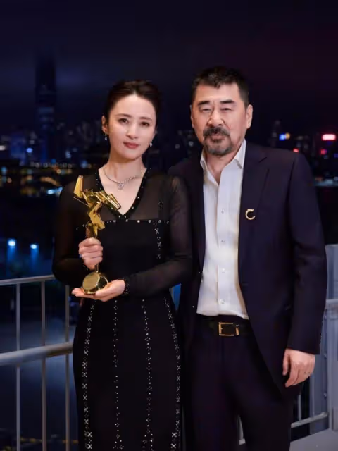 香港這一夜，36歲趙麗穎獲獎，徹底拉開了和其他85花們的距離