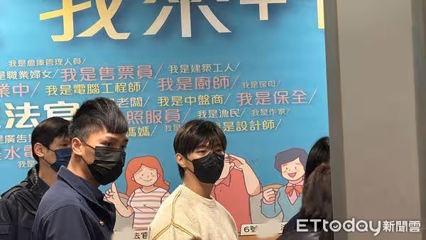 炎亞綸一身便裝三度赴法院開庭！再與被害人試行調解
