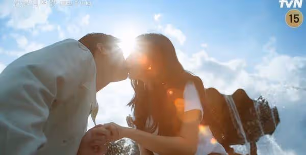 韓網熱門／金秀賢、金智媛「第一集就親了10次」！　《淚之女王》收視好成績
