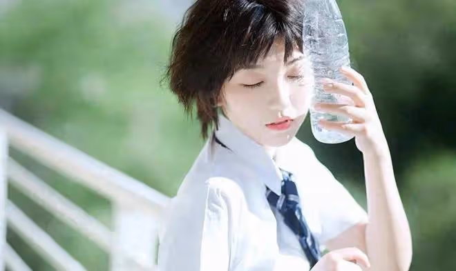 女人喜歡你，如何通過她的「暗示」了解她的真實感情？