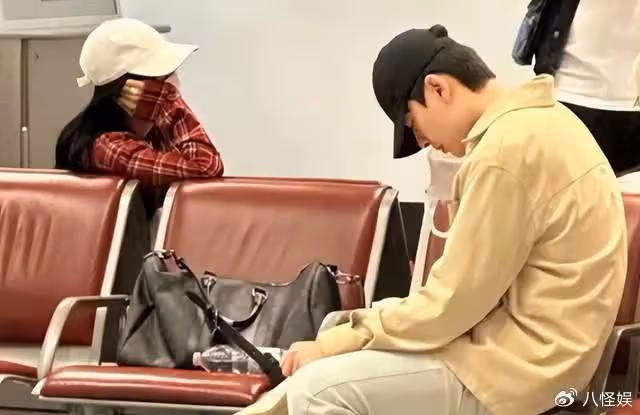 董子健陪女兒上美術課，頭髮長的能扎辮子，才30卻有著50歲的滄桑
