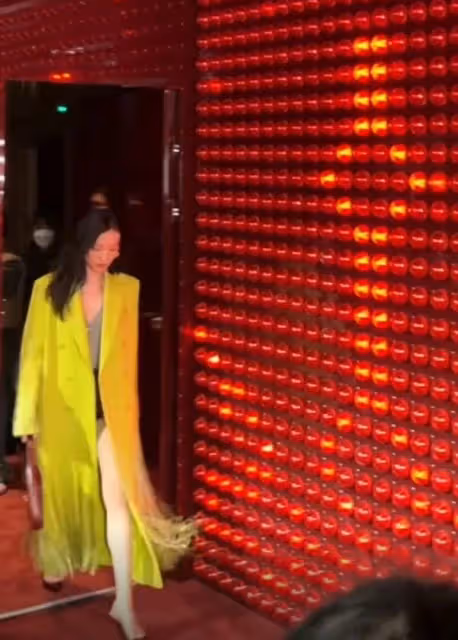 Gucci晚宴生圖：白鹿鞋子難評，女星比例太差，倪妮王楚然救場