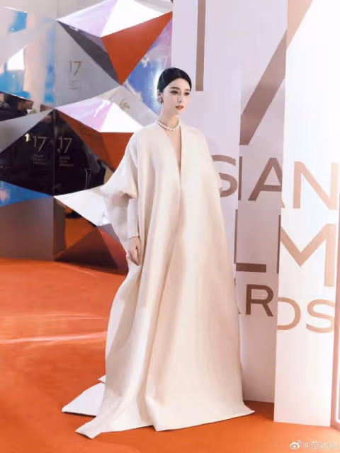 范冰冰罕曬與李英愛合照，猛夸對方美貌，兩位美神合體超養眼