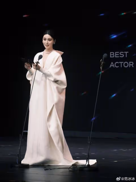 范冰冰罕曬與李英愛合照，猛夸對方美貌，兩位美神合體超養眼