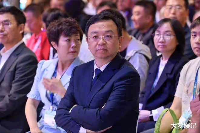 真假難辨？BYD創辦人遭實名舉報「出軌女高層」，私生子定居美國
