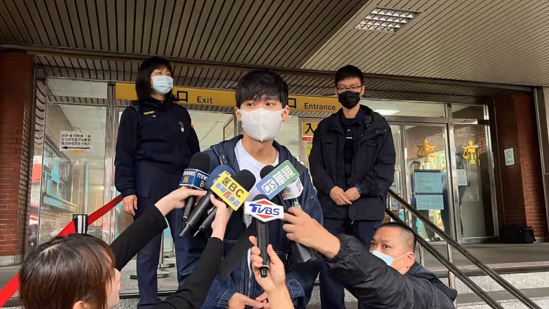 炎亞綸再為性愛片官司出庭！　晚1小時現身原因曝光