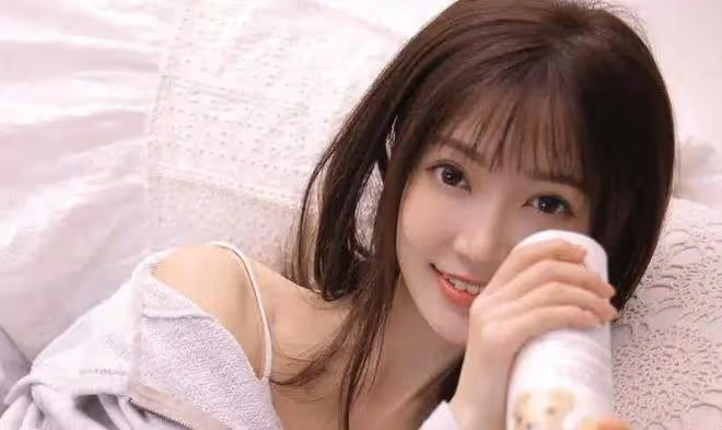 中年女人的示意已經夠明顯，別再拖泥帶水，主動出擊吧！
