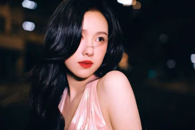 孟子義陳都靈自拍，一位濃顏大美女，一位清純小白花，好養眼哇
