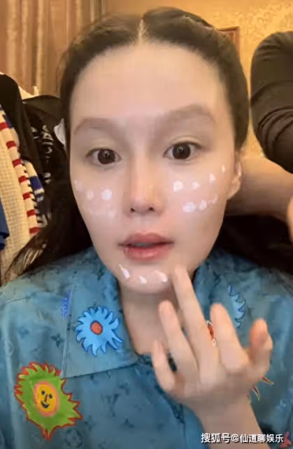 趙本山女兒產後開工,球球穿5W高奢鞋上班,2個月兒子胖出雙下巴