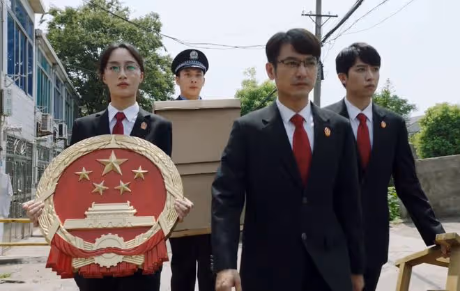 《江河之上》首播，劇情高能，依舊難逃談情說愛？央視播出也如此