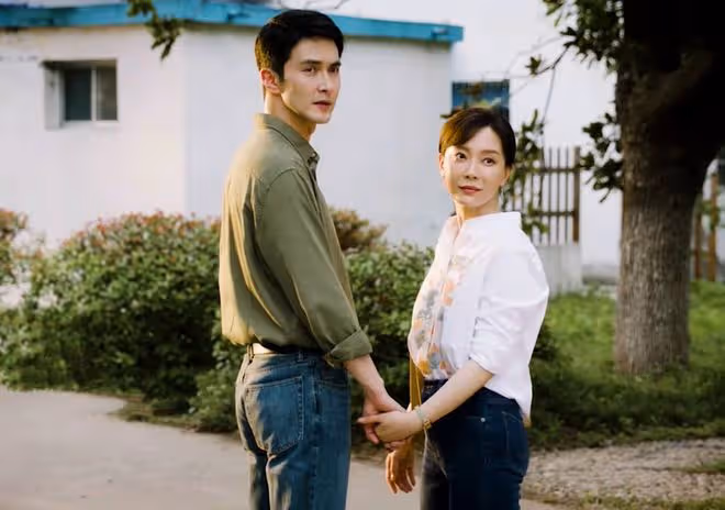 《江河之上》首播,劇情高能,依舊難逃談情說愛?央視播出也如此