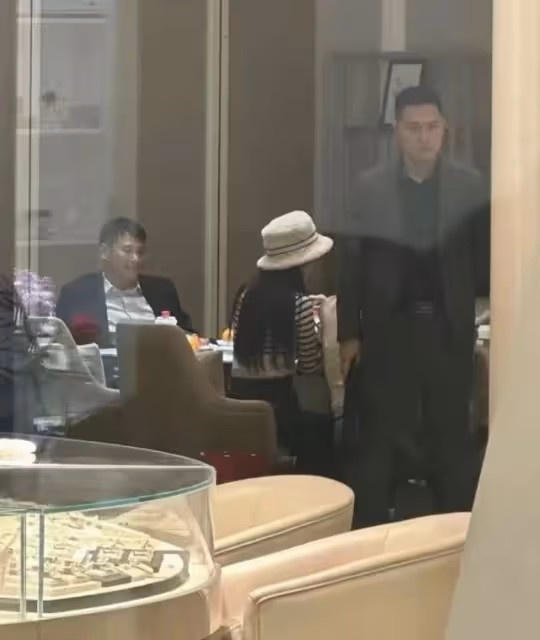 曝章子怡諸暨買128萬珍珠,開800萬勞斯萊斯,畫面曝光引熱議