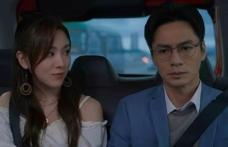 TVB男星羅子溢新劇賣力演出,計程車上親到嘴唇變形,由吻變成咬
