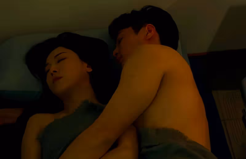 TVB男星羅子溢新劇賣力演出,計程車上親到嘴唇變形,由吻變成咬