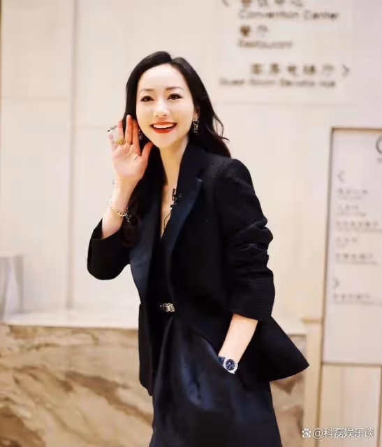 張予曦的液體裙,柳岩的黑絲腿,《浪姐5》女星的高級感出來了