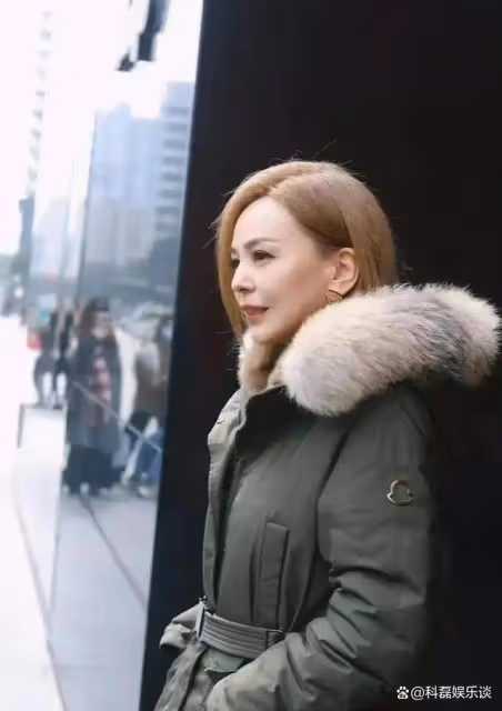張予曦的液體裙,柳岩的黑絲腿,《浪姐5》女星的高級感出來了