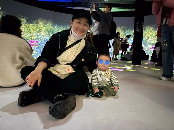 Selina兒子6個月長到20斤，兒子近照和她小時候一模一樣