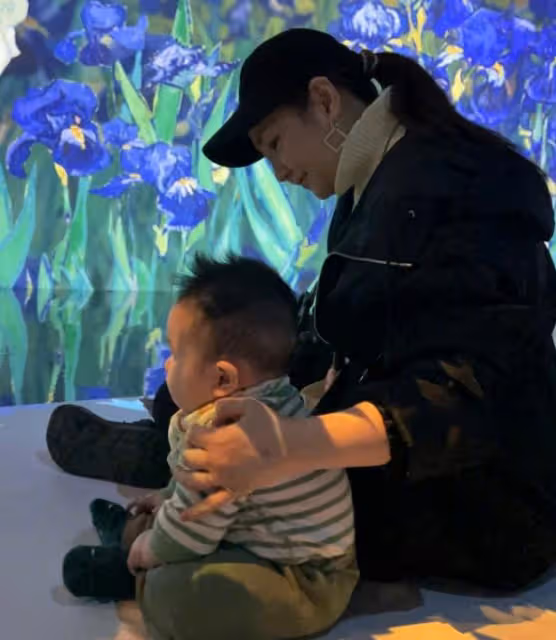 Selina兒子6個月長到20斤，兒子近照和她小時候一模一樣