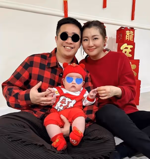 Selina兒子6個月長到20斤,兒子近照和她小時候一模一樣