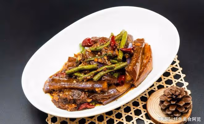 口感豐富的豆角炒茄子，嘗鮮暖胃的美味選擇