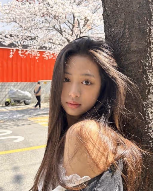 她一亮相，就被韓網友確認為，5代女團代表，網友熱議她很漂亮