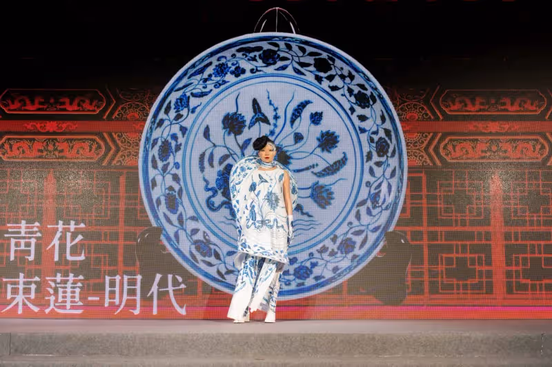 JAMEI CHEN早春洋溢溫柔愜意美　周裕穎把史博館文物變時尚裝束
