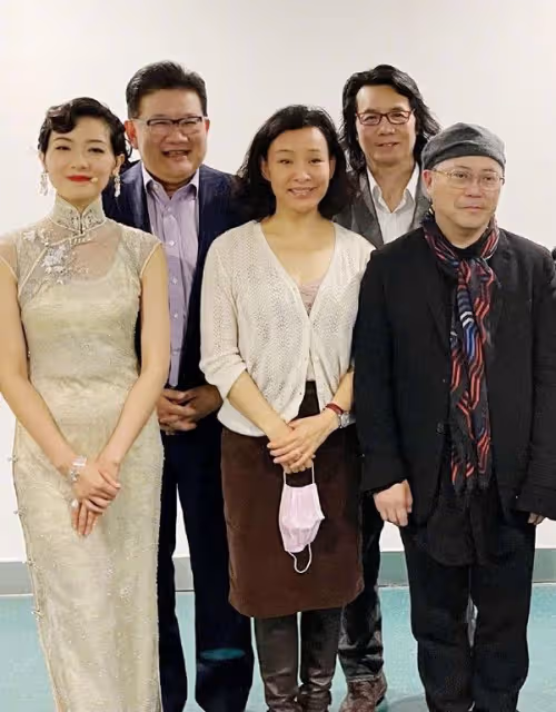 陳沖直接素顏,跟袁泉同框才知道差距大,她農村大媽袁泉像初中生