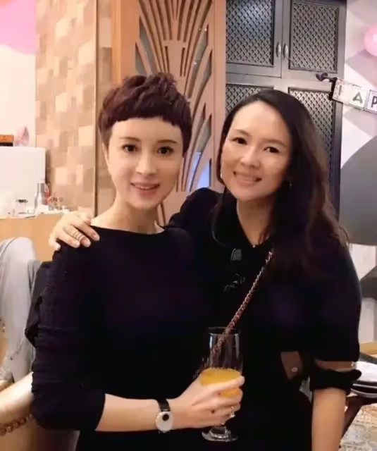 金巧巧曬照不修圖,章子怡髮際線高李湘閉眼,生圖反倒真實接地氣