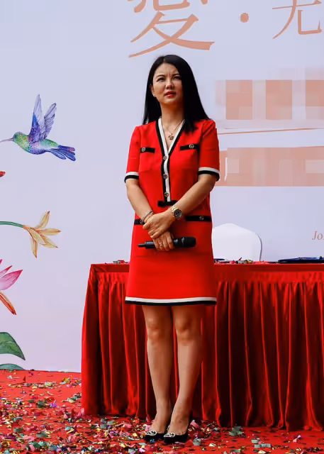 金巧巧曬照不修圖,章子怡髮際線高李湘閉眼,生圖反倒真實接地氣