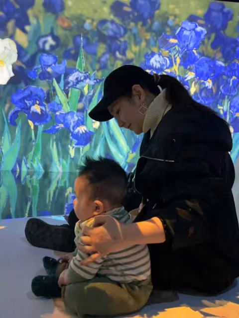 任家萱曬兒子近照,6個月腰果體重近10公斤,母子同款小胖臉搶鏡